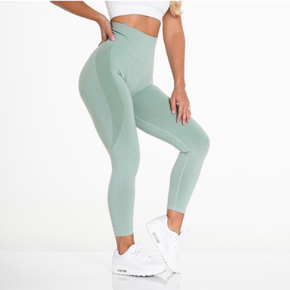 Brand new NVGTN seamless leggings